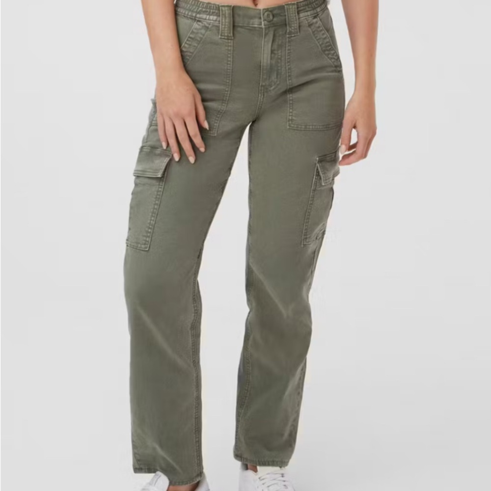 American Eagle Women's Green Cargo Pants.